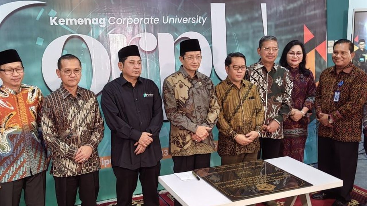 Kemenag meluncurkan Pusat Informasi Strategi Kebijakan Keagamaan dan Corporate University untuk meningkatkan kualitas SDM dan layanan keagamaan, demi menciptakan masyarakat yang lebih religius dan harmonis.