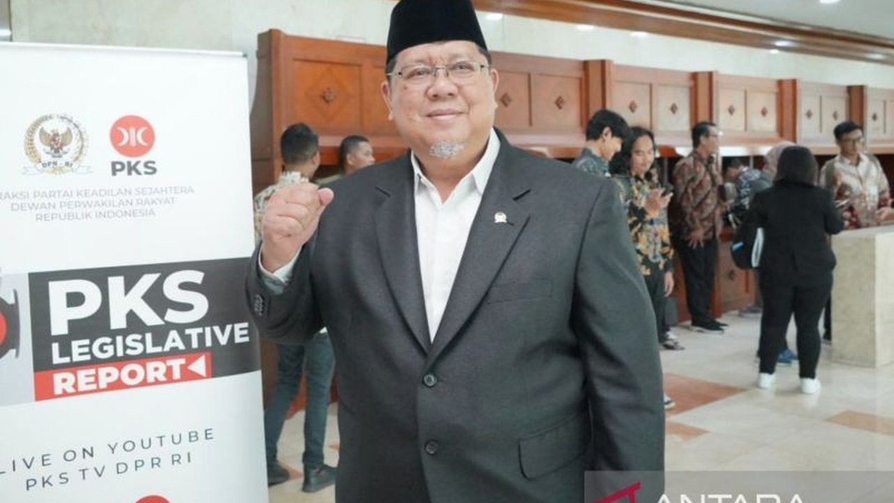 Anggota DPR RI, Mohamad Iqbal Ramzi, mengapresiasi perluasan akses dan peningkatan kualitas pendidikan selama 100 hari kerja Kabinet Merah Putih (KMP), namun menekankan pentingnya peningkatan kualitas guru dan pemerataan akses di seluruh Indonesia.