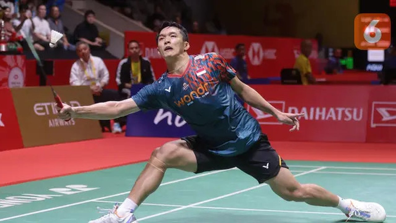 Drama kejar-kejaran skor mewarnai duel Jonatan Christie dengan Lin Chun-Yi. Namun Jojo akhirnya sukses mengunci kemenangan dengan skor 21-9, 10-21, dan 21-15. (Bola.com/M Iqbal Ichsan) (Bola.