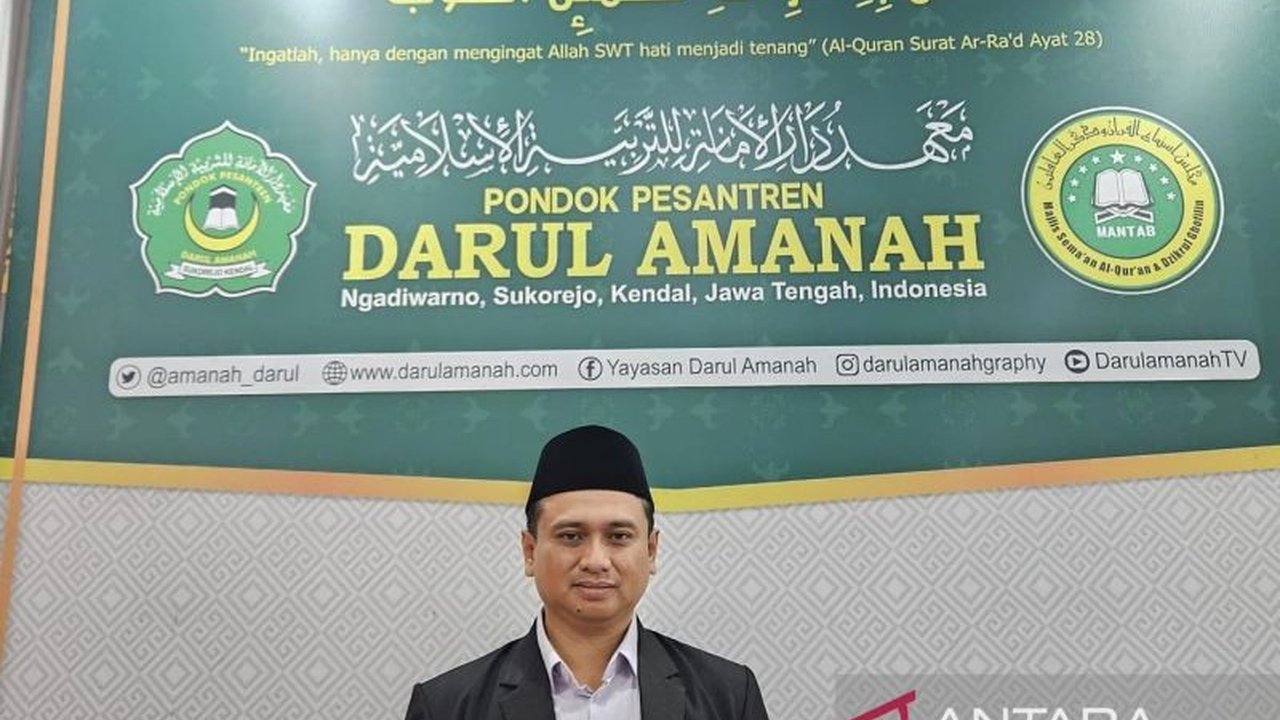 Rabithah Ma'ahid Islamiyah (RMI) PWNU Jateng menggelar Naharul Ijtima di Kendal pada 25 Januari 2025, membahas revitalisasi pesantren dan kontribusinya dalam mewujudkan Indonesia Emas 2045.