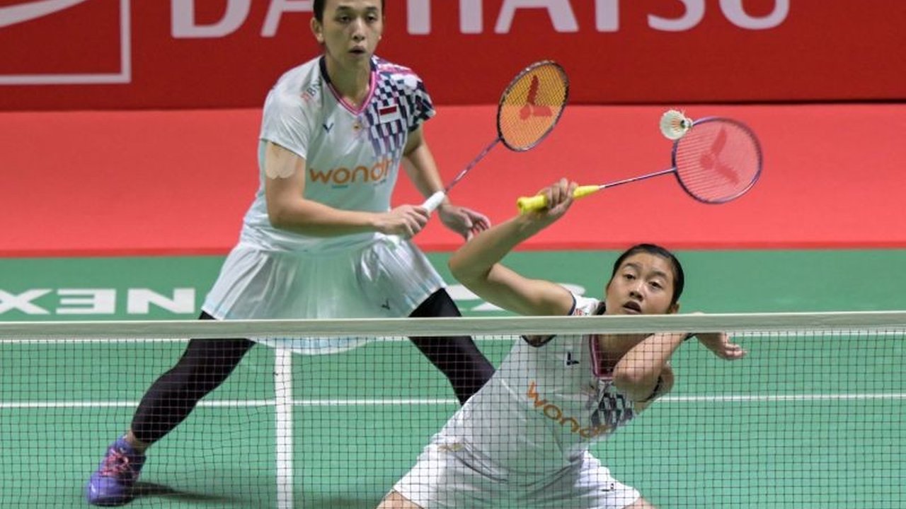 Febriana Dwipuji Kusuma/Amallia Cahaya Pratiwi atau Ana/Tiwi menang mudah atas ganda Polandia di babak 16 besar Indonesia Masters 2025 dan melaju ke perempat final,  dengan target mencapai semifinal.