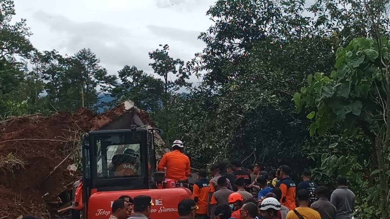 Tragedi Longsor Jombang: Satu Korban Ditemukan, Satu Lagi Masih Dicari