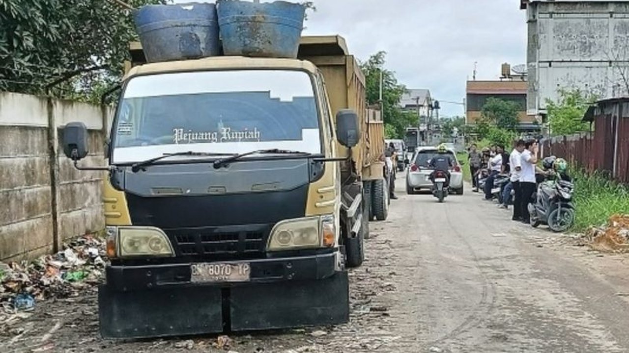 Pemerintah Kota Pekanbaru mencabut status darurat sampah setelah penanganan selama sepekan berhasil mengendalikan tumpukan sampah, namun operator kebersihan tetap diingatkan akan kewajibannya.