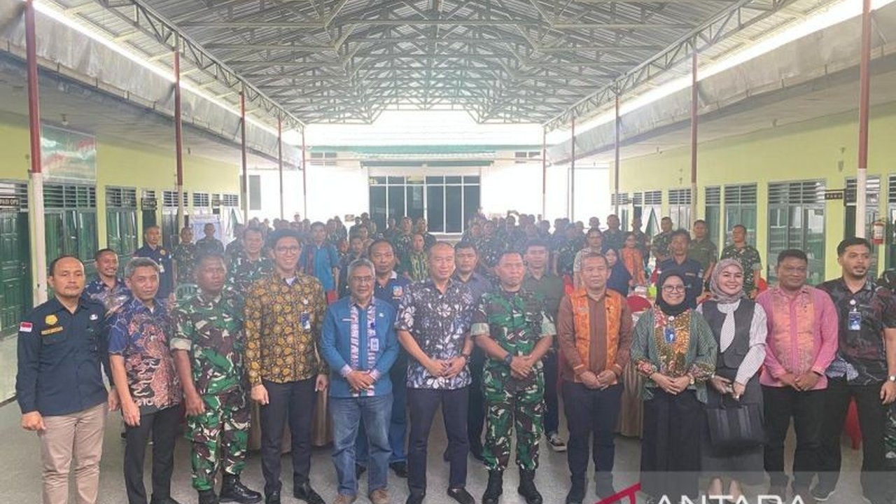 Bulog Sulawesi Tenggara berkolaborasi dengan Babinsa untuk mengawasi penyerapan gabah, menstabilkan harga, dan mendukung swasembada pangan nasional, dengan melibatkan Dinas Pertanian dalam pendataan lahan dan jadwal panen.