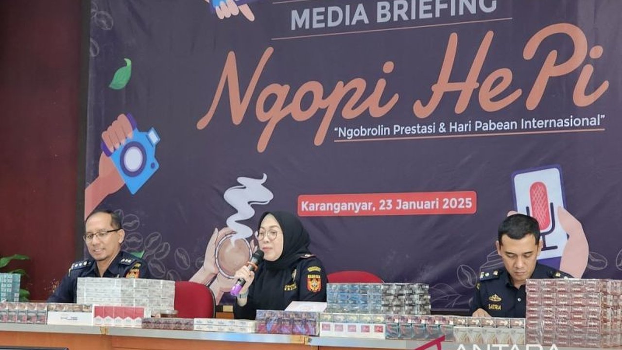Bea Cukai Surakarta berhasil menyita 9 juta batang tembakau ilegal dan berbagai barang terlarang lainnya di tahun 2024, sekaligus melampaui target penerimaan negara.