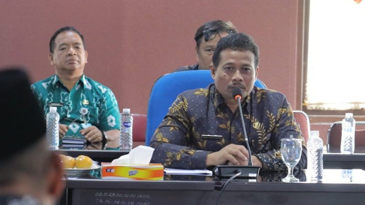 Pemerintah Provinsi Kepulauan Bangka Belitung menyiapkan anggaran Rp128 miliar untuk program Makan Bergizi Gratis (MBG) bagi 40.000 siswa SMA/SMK se-Babel pada tahun 2025, mendukung program nasional serupa.