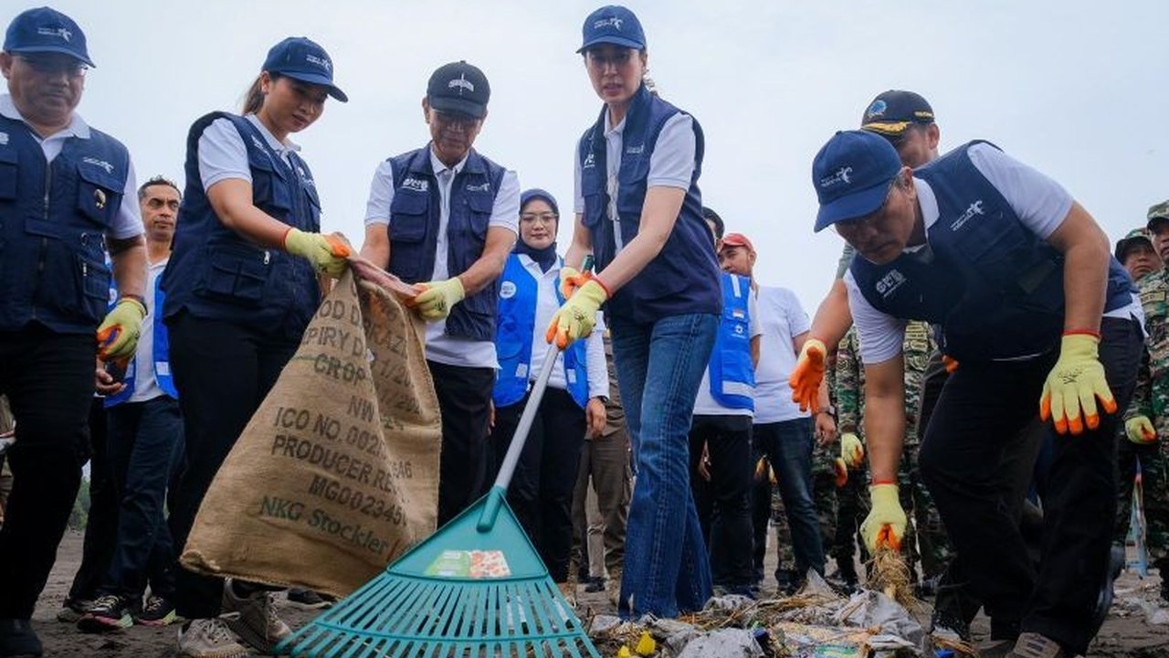 Kementerian Pariwisata meluncurkan Gerakan Wisata Bersih untuk meningkatkan kualitas destinasi wisata Indonesia melalui kolaborasi dan keberlanjutan, demi daya saing global.