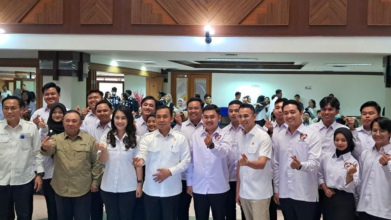 Menteri PPKB, Wihaji, meminta Duta Generasi Berencana (Genre) untuk mengawal penggunaan media sosial di Indonesia, mengingat tingginya angka pengguna medsos dan tantangan bagi remaja.