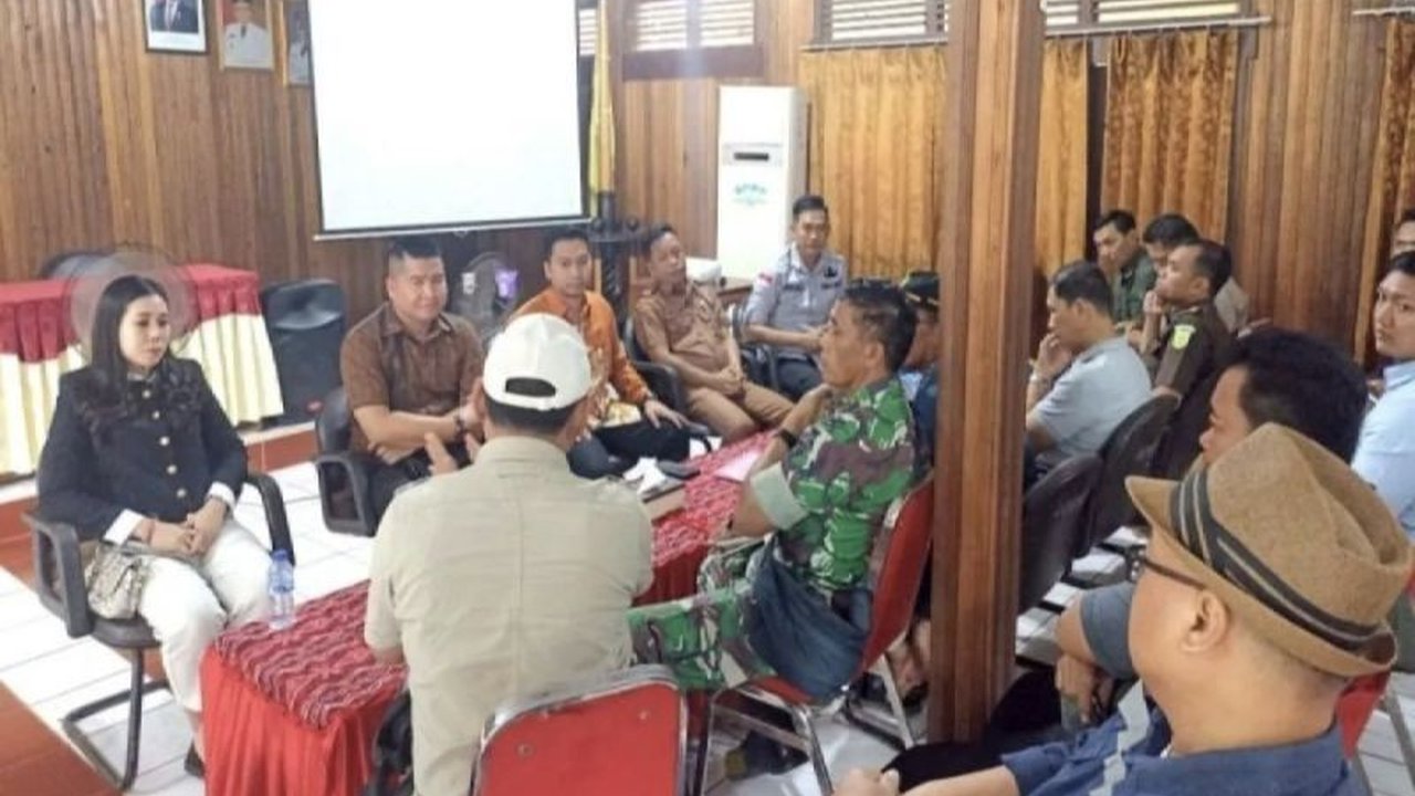 Komisi I DPRD Kotim menengahi sengketa lahan antara warga Desa Karang Tunggal dan PT Bumi Makmur Waskita, dengan meninjau lokasi dan mengumpulkan data dari berbagai pihak untuk mencari solusi terbaik.