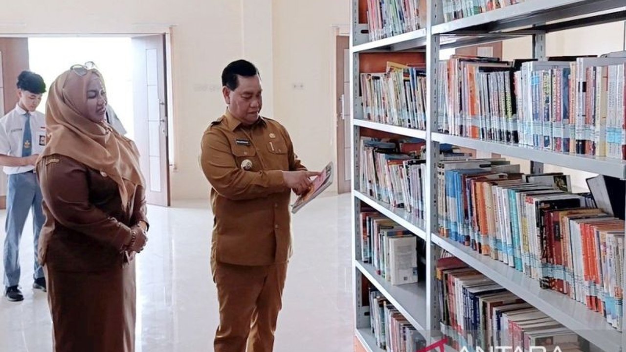 Pemerintah Kabupaten Kotawaringin Timur (Kotim) bertekad meningkatkan akreditasi perpustakaan daerahnya dari tipe C ke tipe A setelah peresmian gedung baru yang memadai, demi meningkatkan literasi masyarakat dan mendapat dana bantuan lebih besar.