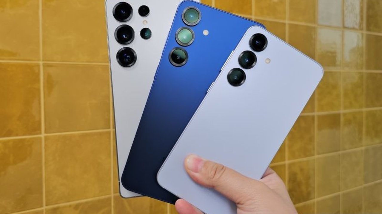 Samsung Galaxy S25 mengalami kenaikan harga sekitar Rp1 juta dibanding seri sebelumnya,  dikarenakan peningkatan performa AI berkat prosesor Snapdragon 8 Elite 3nm dan fitur-fitur baru seperti Now Brief, Now Bar, dan Cross App.