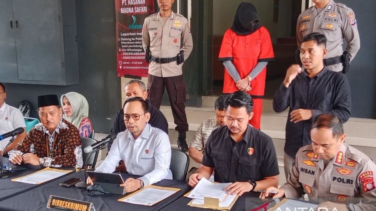 Polda DIY menangkap ID (46), pemilik agen travel umrah PT HMS, atas kasus penipuan dan penggelapan umrah yang merugikan 291 korban hingga Rp14 miliar.