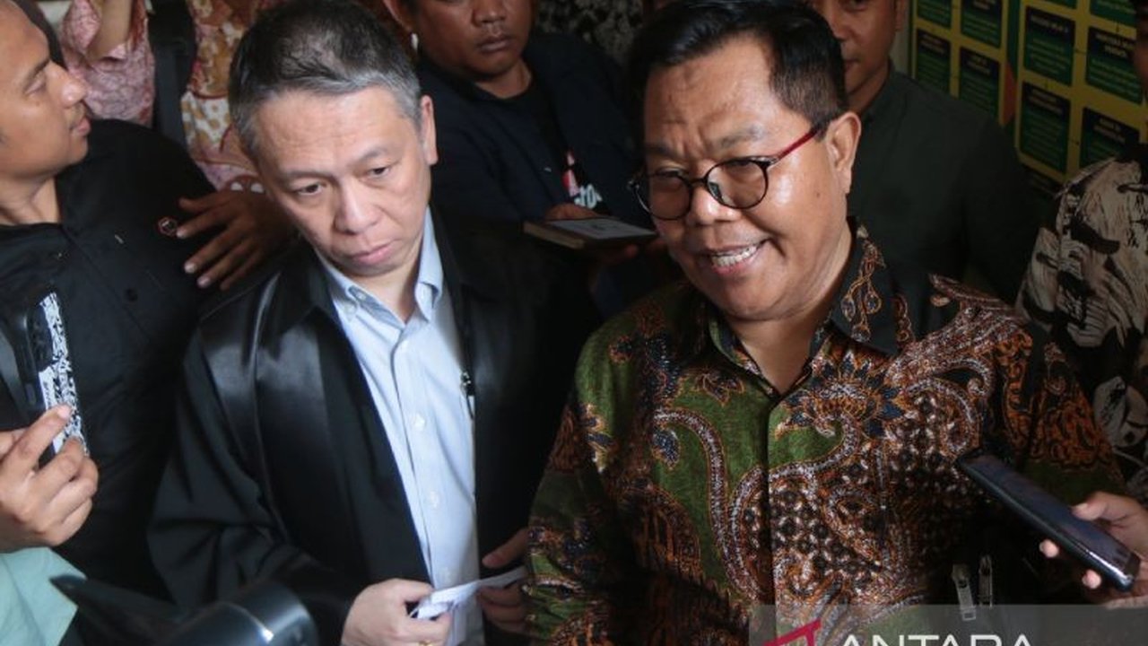 Sidang kasus pelecehan seksual dengan terdakwa Agus di Mataram menghadirkan korban sebagai saksi yang memberikan kesaksian secara tertutup dan virtual, dengan terdakwa memberikan tanggapan atas keterangan korban.