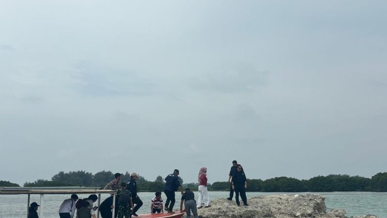 Kementerian Lingkungan Hidup (KLH) menyelidiki perusakan 40.000 pohon mangrove di Pulau Pari, Kepulauan Seribu, yang diduga dilakukan oleh PT CPS, serta dampaknya terhadap lingkungan dan ekosistem laut.