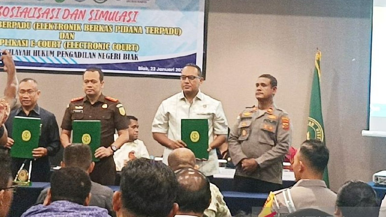 Kejaksaan Negeri Biak terima SPDP kasus dugaan korupsi dana desa Kampung Ineki, Supiori, senilai Rp4,6 miliar yang telah naik ke tahap penyidikan oleh Polres Supiori, dengan kerugian negara mencapai Rp1,1 miliar lebih.