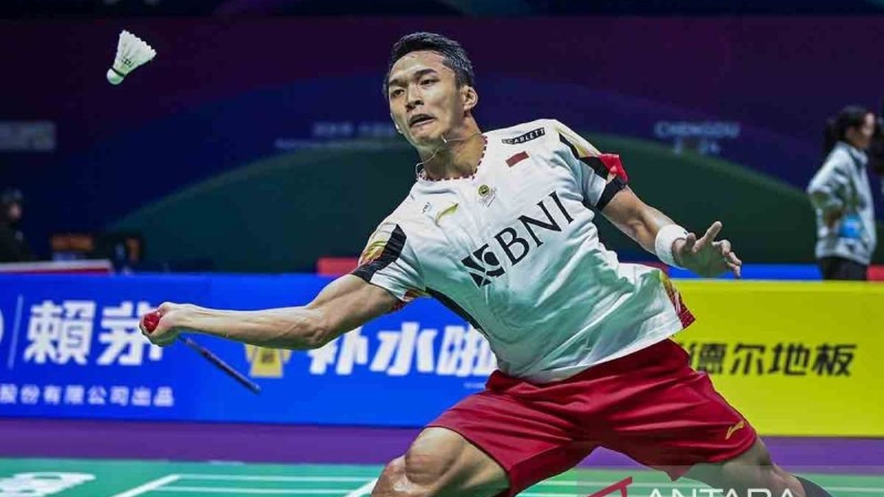 Jonatan Christie berhasil melewati babak 16 besar Indonesia Masters 2025 setelah mengalahkan Lin Chun-Yi dengan rubber game, mengamankan satu-satunya tempat wakil Indonesia di tunggal putra.