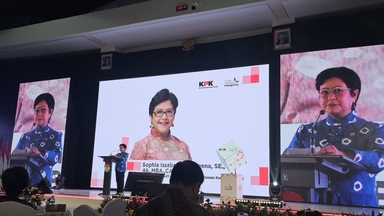 Otoritas Jasa Keuangan (OJK) meraih skor 84,87 dalam Survei Penilaian Integritas (SPI) KPK 2024, meningkat dari tahun sebelumnya dan menunjukkan komitmen kuat OJK dalam memberantas korupsi di sektor jasa keuangan.