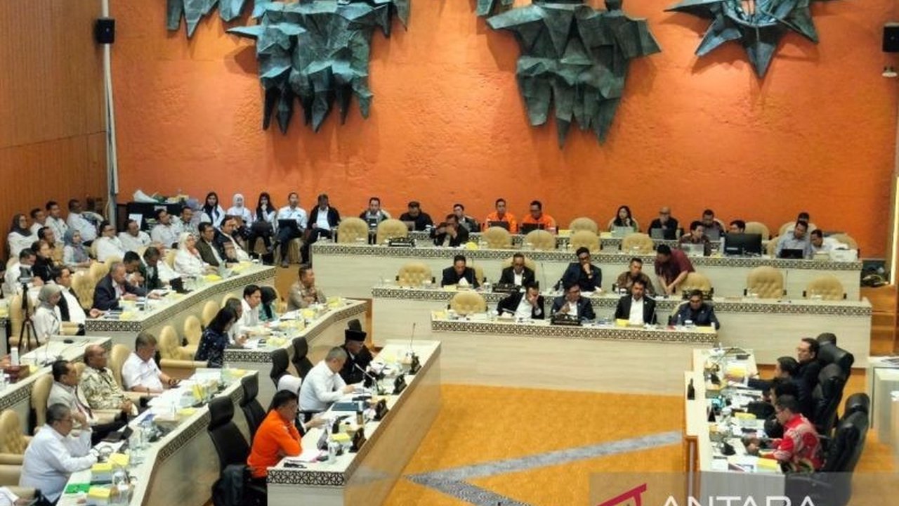 Menhub Dudy Purwagandhi mengusulkan kebijakan Work From Anywhere (WFA) pada 24-27 Maret 2025 untuk mengurangi kepadatan arus mudik Lebaran yang berdekatan dengan libur Nyepi.