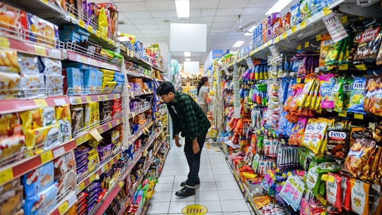 Tren hemat 2025 mendorong pengelolaan keuangan bijak, tak hanya sekadar mengurangi pengeluaran, tetapi juga mengevaluasi kebiasaan belanja dan menerapkan perubahan bertahap serta konsisten.