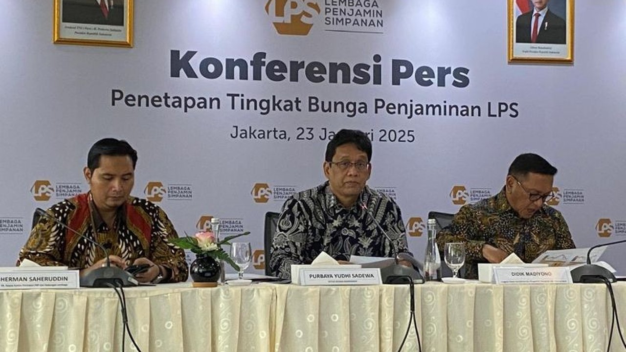 Meskipun Bank Indonesia memangkas suku bunga acuan, LPS mempertahankan Tingkat Bunga Penjaminan (TBP) karena pertimbangan suku bunga pasar, kondisi sistem keuangan, dan menjaga stabilitas nilai tukar rupiah.