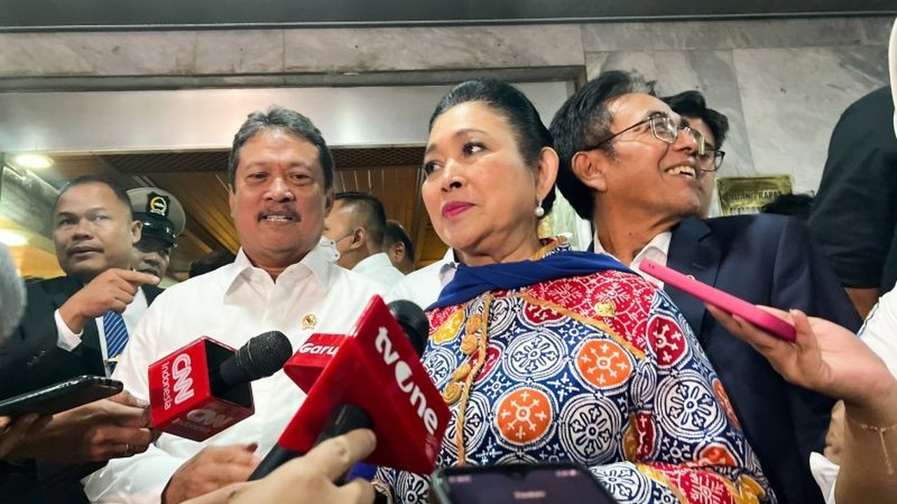 Titiek Soeharto meminta pihak yang bertanggung jawab atas pembangunan pagar laut ilegal di Tangerang, Banten, untuk mengganti biaya pembongkarannya yang telah menghabiskan banyak anggaran dan tenaga.