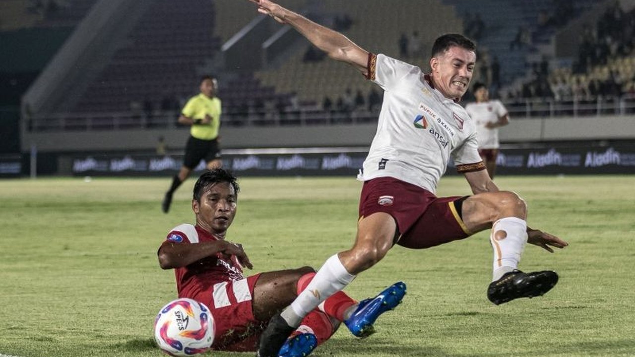 Borneo FC berhasil mengalahkan Kaya FC-Iloilo dengan skor 2-1 di Stadion Kapten I Wayan Dipta, Gianyar, Bali, Kamis malam, dan menjaga peluang lolos ke semifinal AFF Club Championship.