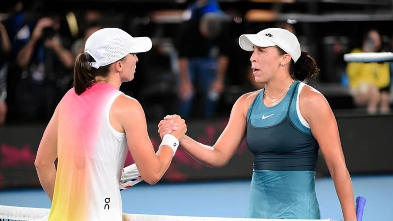 Madison Keys berhasil mengalahkan Iga Swiatek di semifinal Australian Open 2024 dan akan berhadapan dengan Aryna Sabalenka di final setelah laga dramatis tiga set.