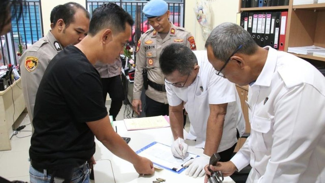 Inspektorat Pengawasan Daerah (Itwasda) Polda Kepri memeriksa puluhan senjata api personel Polresta Barelang pada 23 Januari 2024 untuk memastikan kelayakan, keamanan, dan kepatuhan prosedur penggunaan senjata api.