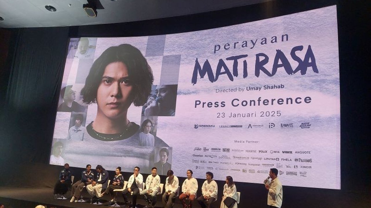 Iqbaal Ramadhan dan Umay Shahab berbagi pengalaman mendalami peran kakak-beradik dalam film 'Perayaan Mati Rasa',  mengungkap tantangan dan pembelajaran berharga tentang hubungan keluarga serta pentingnya komunikasi.