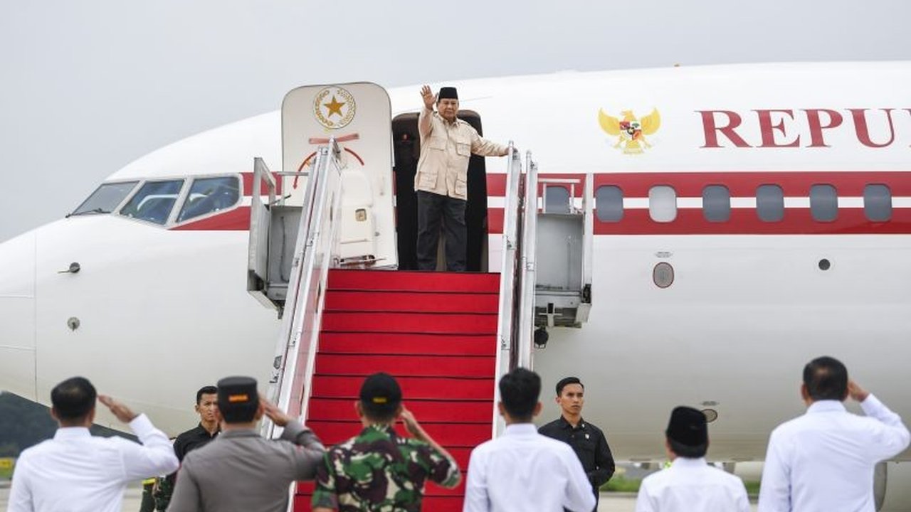 Pemerintah akan memberlakukan kebijakan devisa hasil ekspor (DHE) sebesar 100 persen setelah Presiden Prabowo Subianto kembali dari kunjungan kenegaraan ke India dan Malaysia pada 23-27 Januari 2025, kebijakan ini bertujuan untuk mendorong pertumbuhan eko