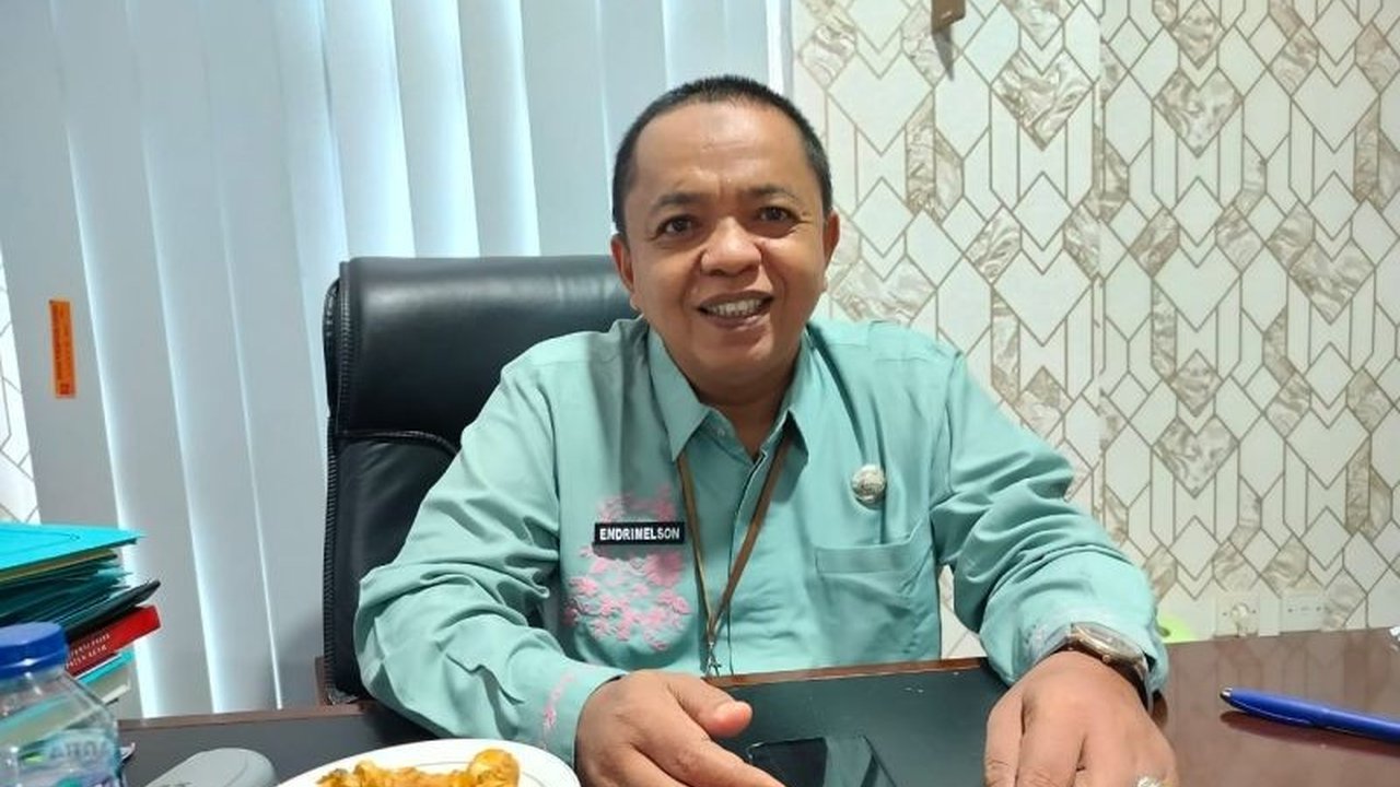 Pemkab Agam menyiapkan empat strategi jitu untuk mencapai target Pendapatan Asli Daerah (PAD) sebesar Rp207 miliar pada tahun 2025, termasuk peningkatan efisiensi pajak, eksplorasi potensi baru, kolaborasi antar lembaga, dan sosialisasi ke masyarakat.