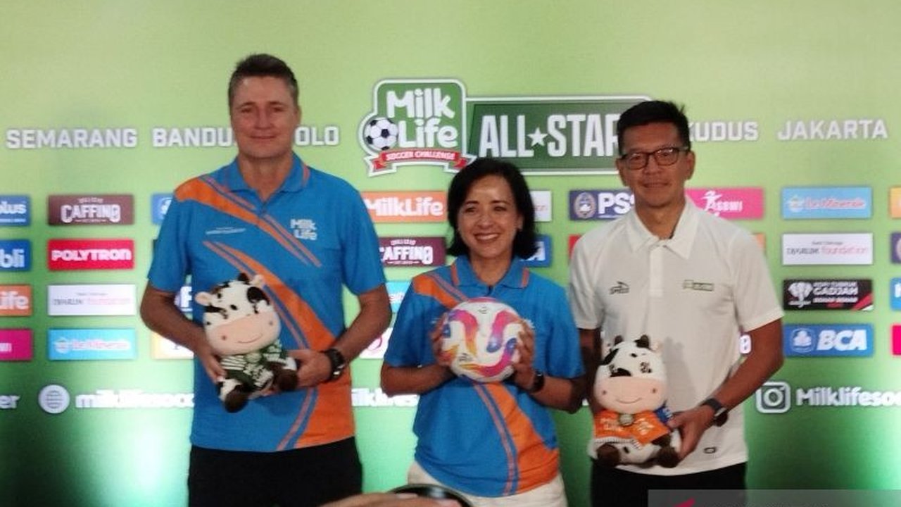Delapan tim sepak bola putri terbaik dari berbagai kota di Indonesia bersaing memperebutkan gelar juara MilkLife Soccer Challenge All-Stars di Kudus, Jawa Tengah, pada 24-26 Januari 2024, sebuah ajang yang menyatukan talenta-talenta muda terbaik.