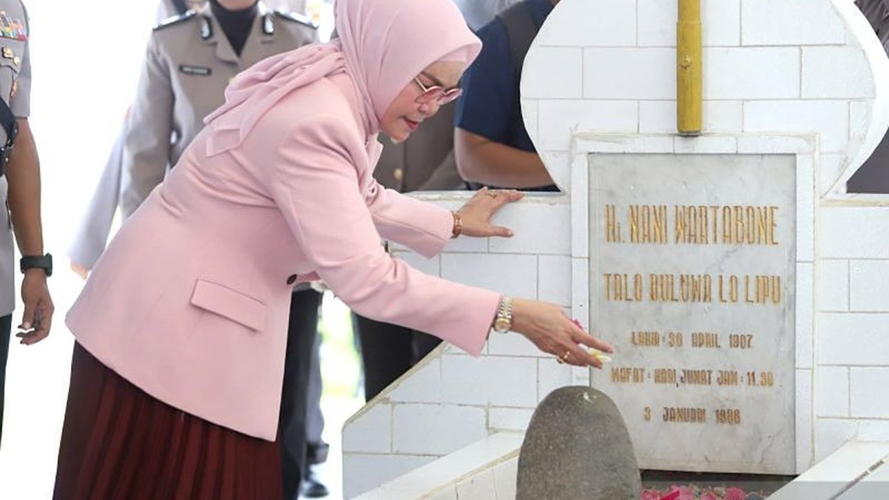 Bupati Bone Bolango, Merlan S. Uloli, mengajak masyarakatnya untuk menjadikan semangat Hari Patriotik sebagai inspirasi dalam membangun daerah, mengingat perjuangan Pahlawan Nani Wartabone.