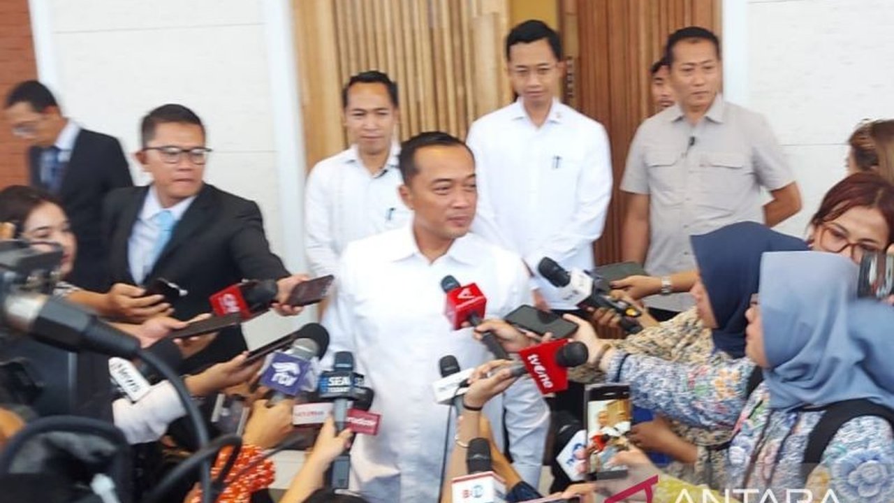 Mensesneg Prasetyo Hadi memberi sinyal sistem zonasi PPDB tak akan dihapus sepenuhnya, namun akan dikombinasikan dengan sistem lain; keputusan final menunggu arahan Presiden.