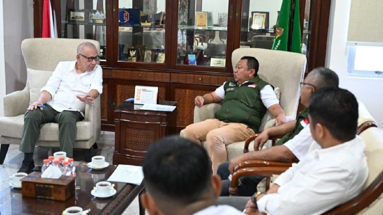 Pemprov Sumut mendorong pemanfaatan teknologi daur ulang sampah plastik untuk mengurangi pencemaran lingkungan dan menciptakan peluang usaha, menanggapi tingginya volume sampah plastik di Sumut yang mencapai 342 ton per tahun 2024.