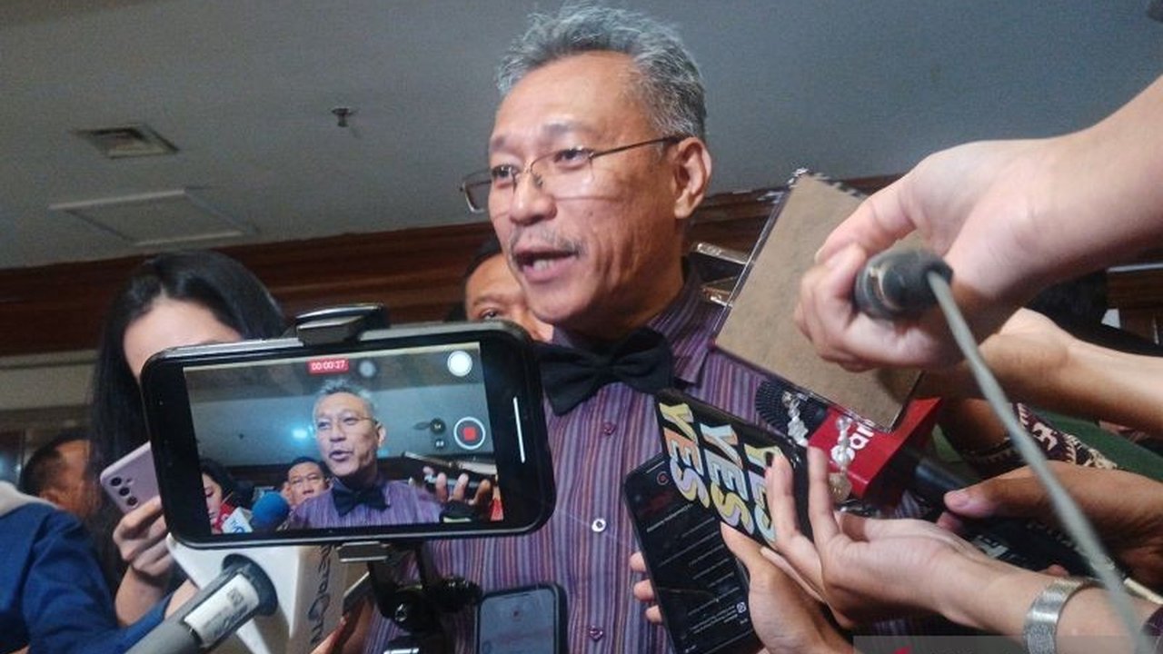 Kementerian Pendidikan, Kebudayaan, Riset, dan Teknologi (Kemendikbudristek) menyiapkan tiga skenario pemberian tunjangan kinerja (tukin) dosen ASN tahun 2024, dengan total anggaran yang dibutuhkan bervariasi dari Rp2,8 triliun hingga Rp8,2 triliun.