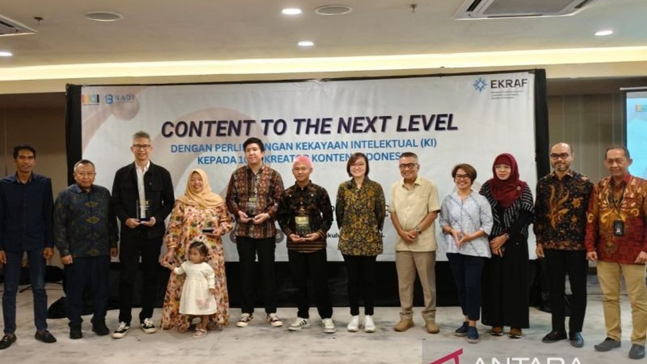Kemenparekraf meluncurkan program 'Content to the Next Level' untuk melindungi kekayaan intelektual 1001 kreator konten di Indonesia, mengatasi rendahnya pendapatan dan maraknya pelanggaran hak cipta.
