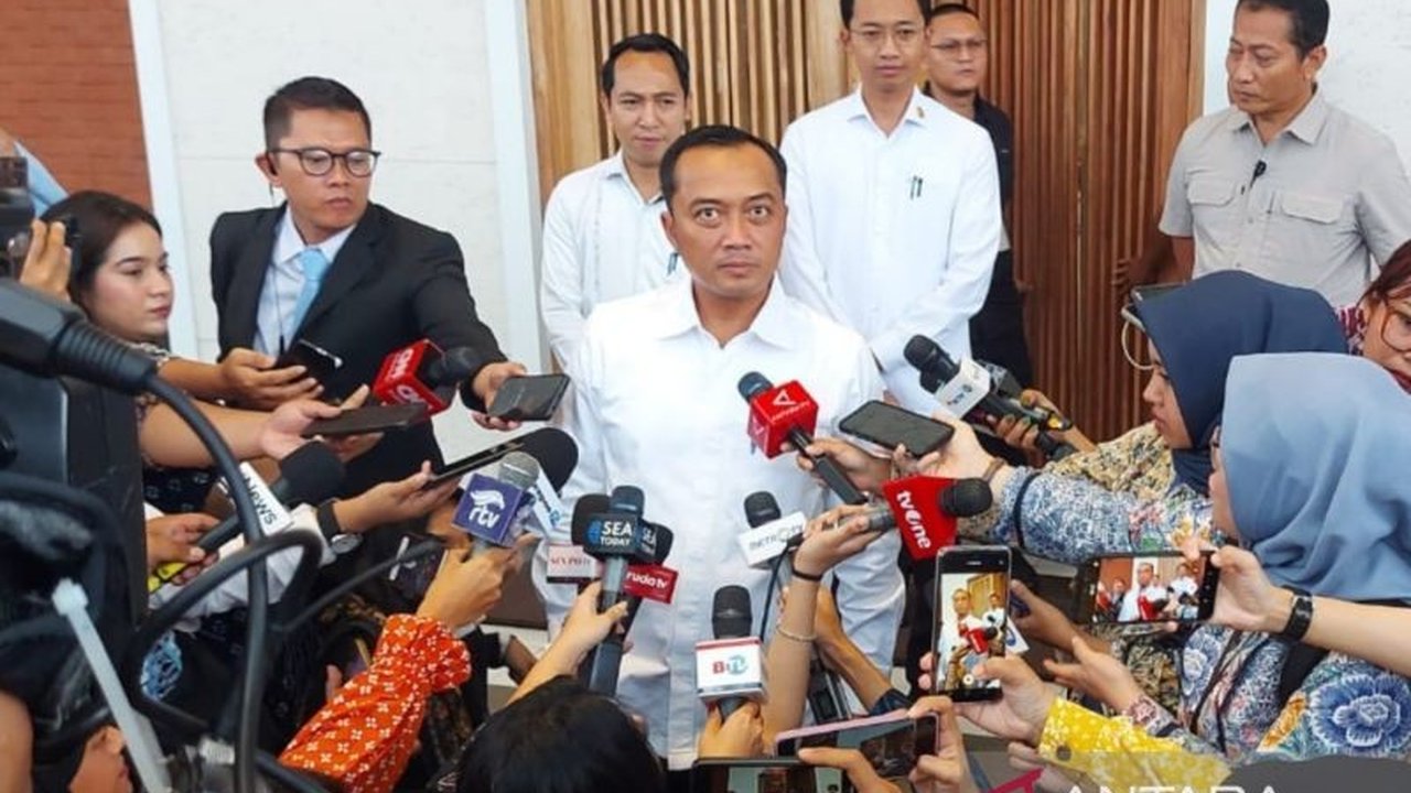 Menteri Sekretaris Negara memastikan dukungan penuh Kementerian/Lembaga terhadap instruksi Presiden Prabowo Subianto terkait efisiensi anggaran senilai Rp306,69 triliun untuk APBN dan APBD 2025 guna meningkatkan pelayanan publik.