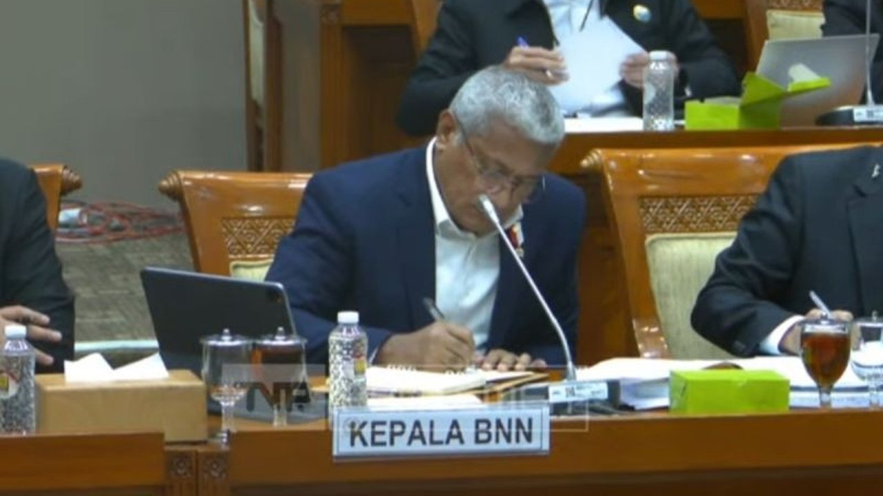 Badan Narkotika Nasional (BNN) menargetkan penurunan prevalensi penyalahgunaan narkoba menjadi 1,7 persen pada 2025 dan 1,6 persen pada 2029, melalui berbagai strategi dan program pencegahan serta pemberantasan.