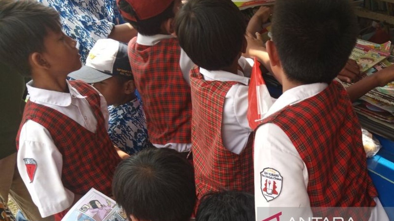 Disdik Cirebon mengumumkan modifikasi jadwal belajar Ramadhan 2025 dengan mengurangi durasi pelajaran dan mengintegrasikan kegiatan keagamaan seperti tadarus Al-Quran dan pesantren kilat, sesuai SKB Tiga Menteri.