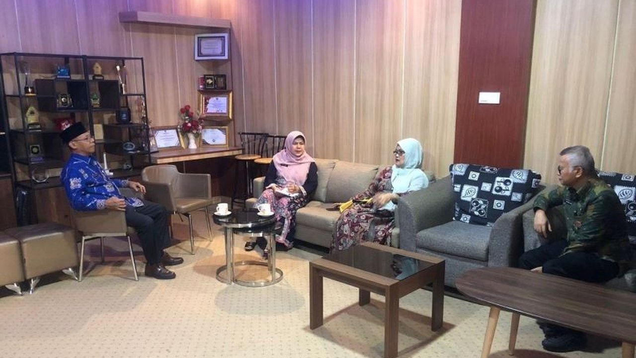 Sumatera Barat akan menjadi tuan rumah Rapat Koordinasi Nasional Dukcapil 2025, sebuah langkah strategis untuk meningkatkan layanan administrasi kependudukan dan sekaligus menggenjot perekonomian daerah.