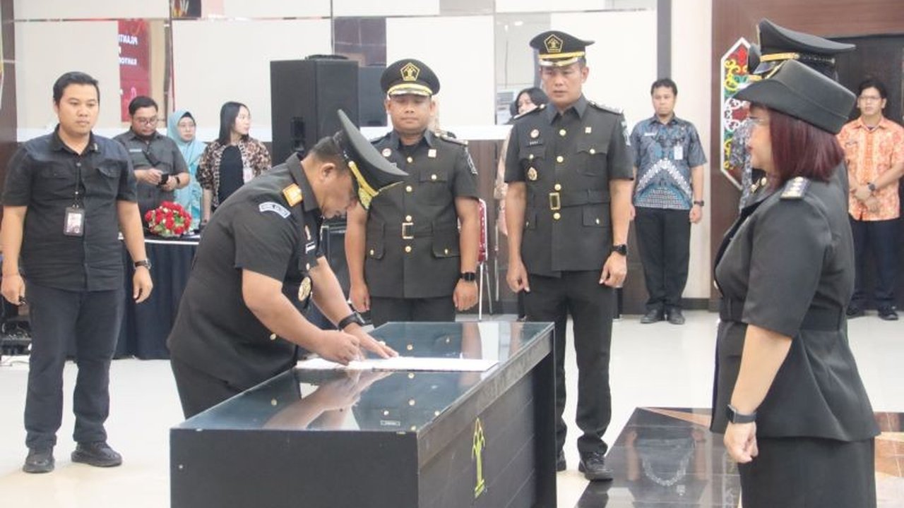 Kemenkumham Kalteng lantik 9 pejabat fungsional untuk tingkatkan profesionalisme pegawai dan pelayanan publik di tengah masa transisi,  menciptakan birokrasi yang lebih efektif dan kolaboratif.
