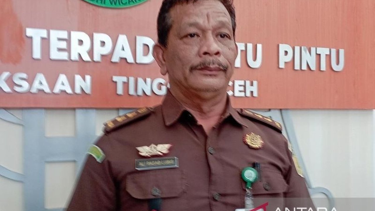 Kejati Aceh telah memeriksa 24 saksi dan 2 ahli terkait korupsi pemeliharaan jalan di Pidie senilai Rp6 miliar lebih, dengan empat tersangka telah ditetapkan dan potensi penambahan tersangka baru.