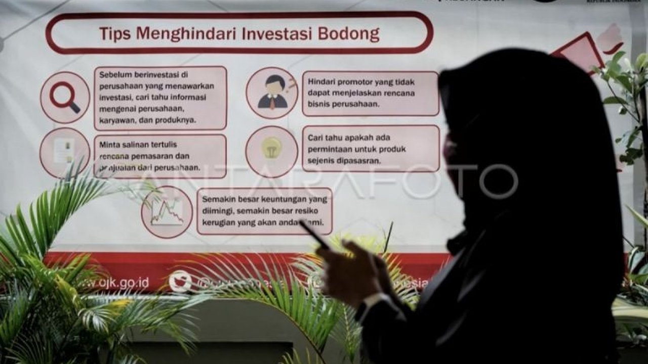 Otoritas Jasa Keuangan (OJK) Kalimantan Tengah berkolaborasi dengan para kepala desa untuk meningkatkan literasi keuangan dan mencegah kejahatan sektor keuangan di masyarakat melalui program Training of Trainers (ToT).