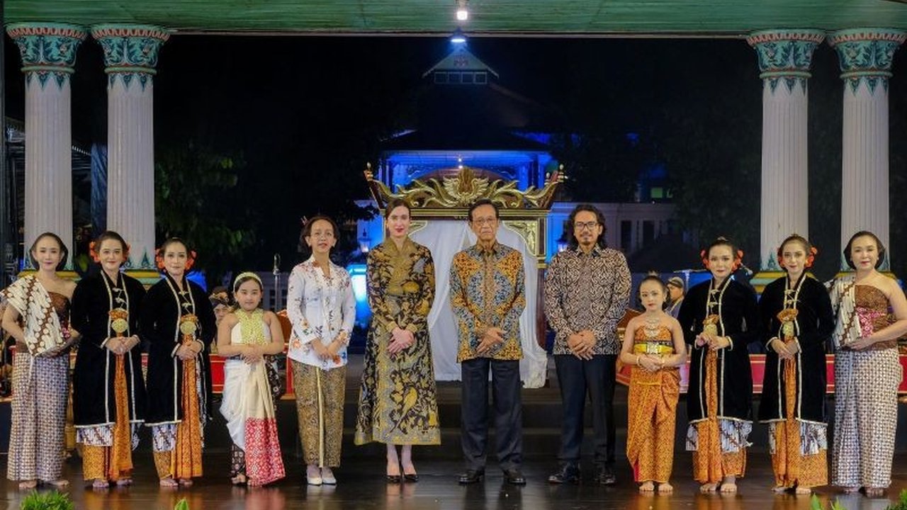 Pameran 'Parama Iswari' di Keraton Yogyakarta, yang mengangkat peran perempuan dalam sejarah, mendapat apresiasi karena dinilai memperkuat pariwisata inklusif dan berkelanjutan di Indonesia.