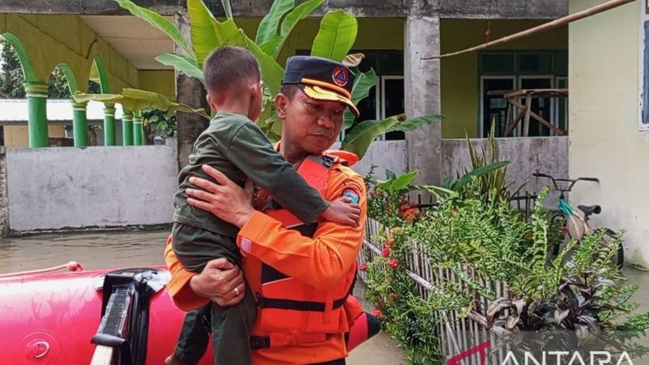 Banjir rob akibat pasang air laut melanda 610 rumah di Desa Bandar Agung, Kecamatan Sragi, Lampung Selatan, dalam sepekan terakhir, merendam juga fasilitas umum dan tambak warga.