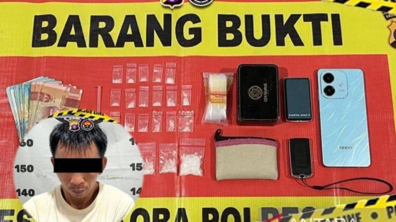 Polres Kapuas berhasil menangkap seorang pengedar sabu, JF (35), di Desa Murui Raya, Mantangai, dengan barang bukti 21 paket sabu seberat total 11,16 gram dan uang tunai Rp835.000,  berdasarkan informasi dari masyarakat.