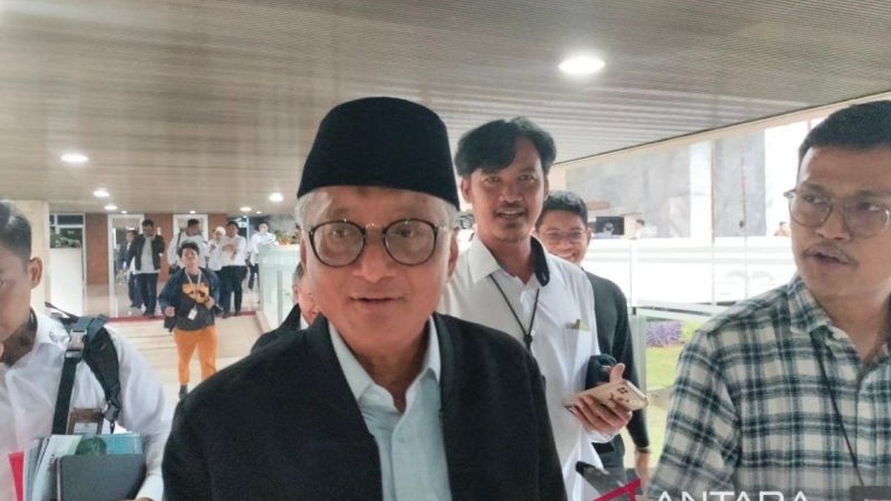 Menko PMK mendorong percepatan penyelesaian infrastruktur oleh PUPR dan BUMN untuk kelancaran mudik Lebaran 2025, termasuk perbaikan jalan menuju Merak dan jalan fungsional baru, serta kolaborasi dengan Kemenhub.