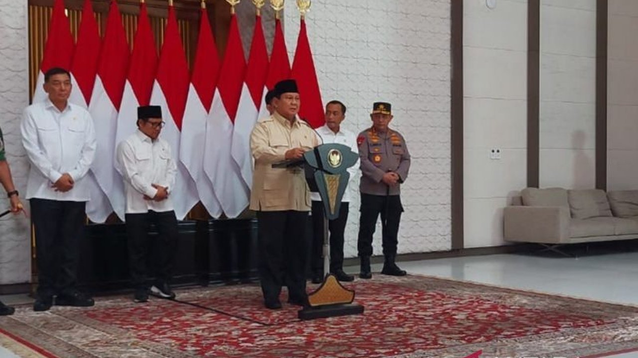 Menanggapi bencana longsor di Pekalongan, Jawa Tengah, Presiden Prabowo Subianto menginstruksikan Kepala BNPB untuk segera menyalurkan bantuan dan berkoordinasi dengan pemerintah daerah.