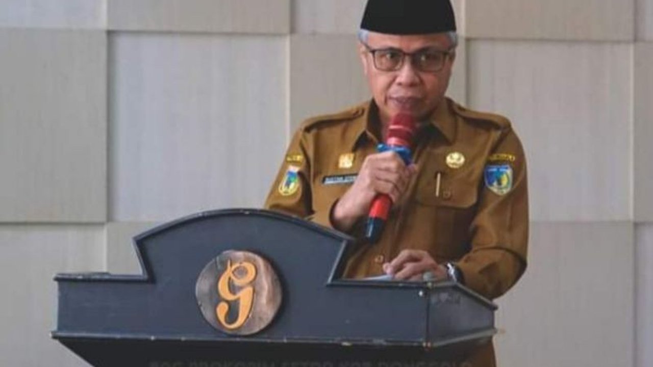 Pemkab Donggala meminta masyarakat melaporkan tenaga honorer ‘siluman’ yang lulus PPPK 2024 namun tak aktif bekerja melalui jalur resmi hingga 10 Februari 2025, dengan ancaman sanksi bagi pelanggar.